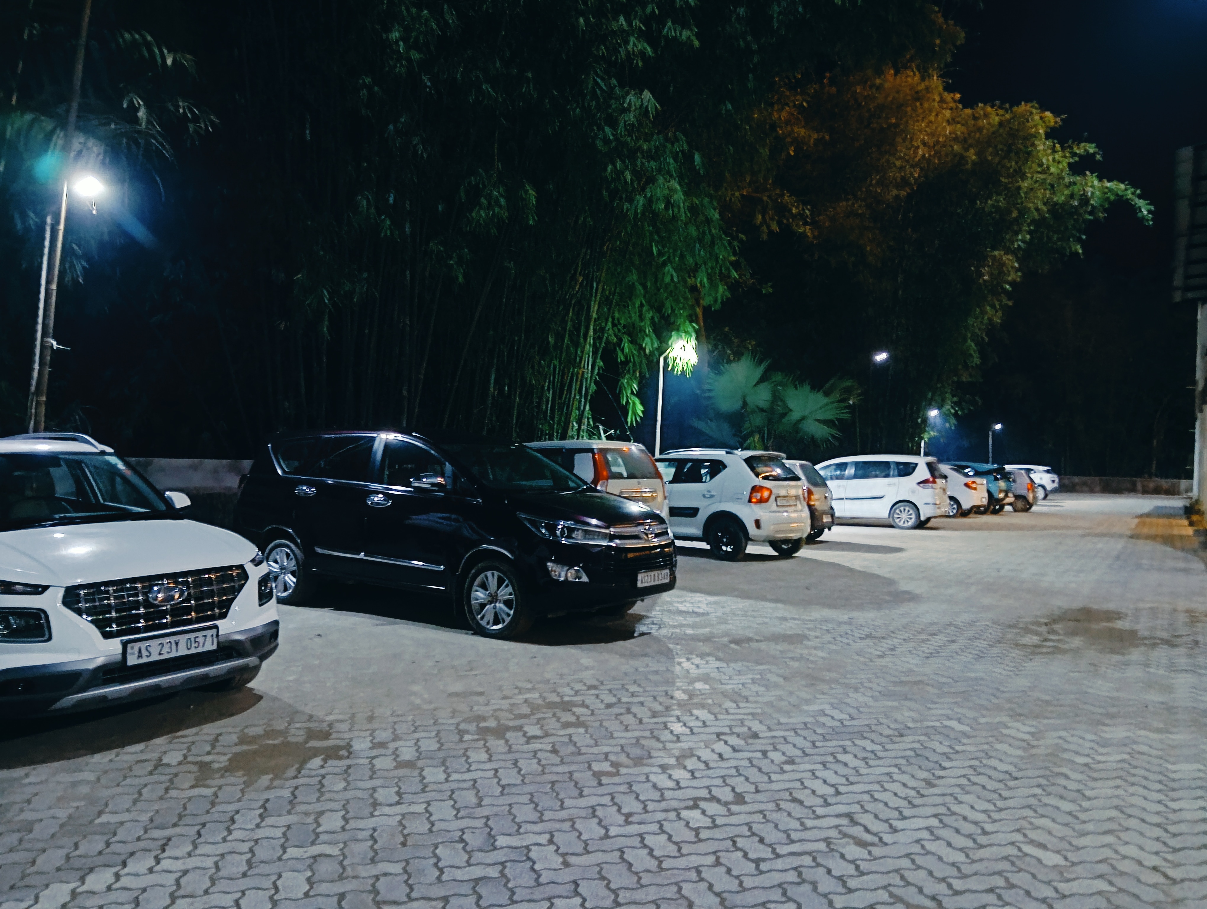 YASHSHREE NAMDANG PREMIER HOTEL & BANQUET - Tap to explore photos