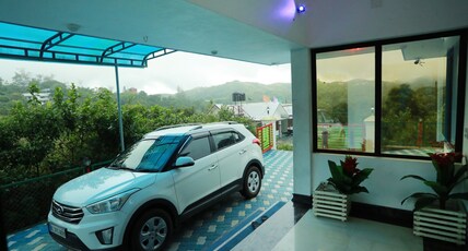 snow white Room Type - Deluxe Room With King Bed
