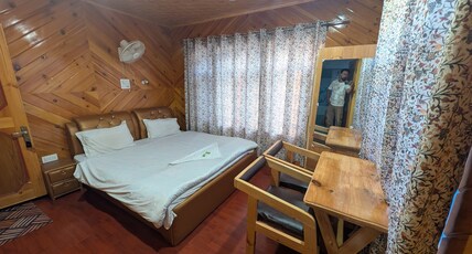 The Benz Hotel and Restaurant Gurez Room Type - Deluxe Room with Mountain View