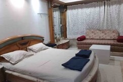 Luxury Studio with bathtub in Bandra