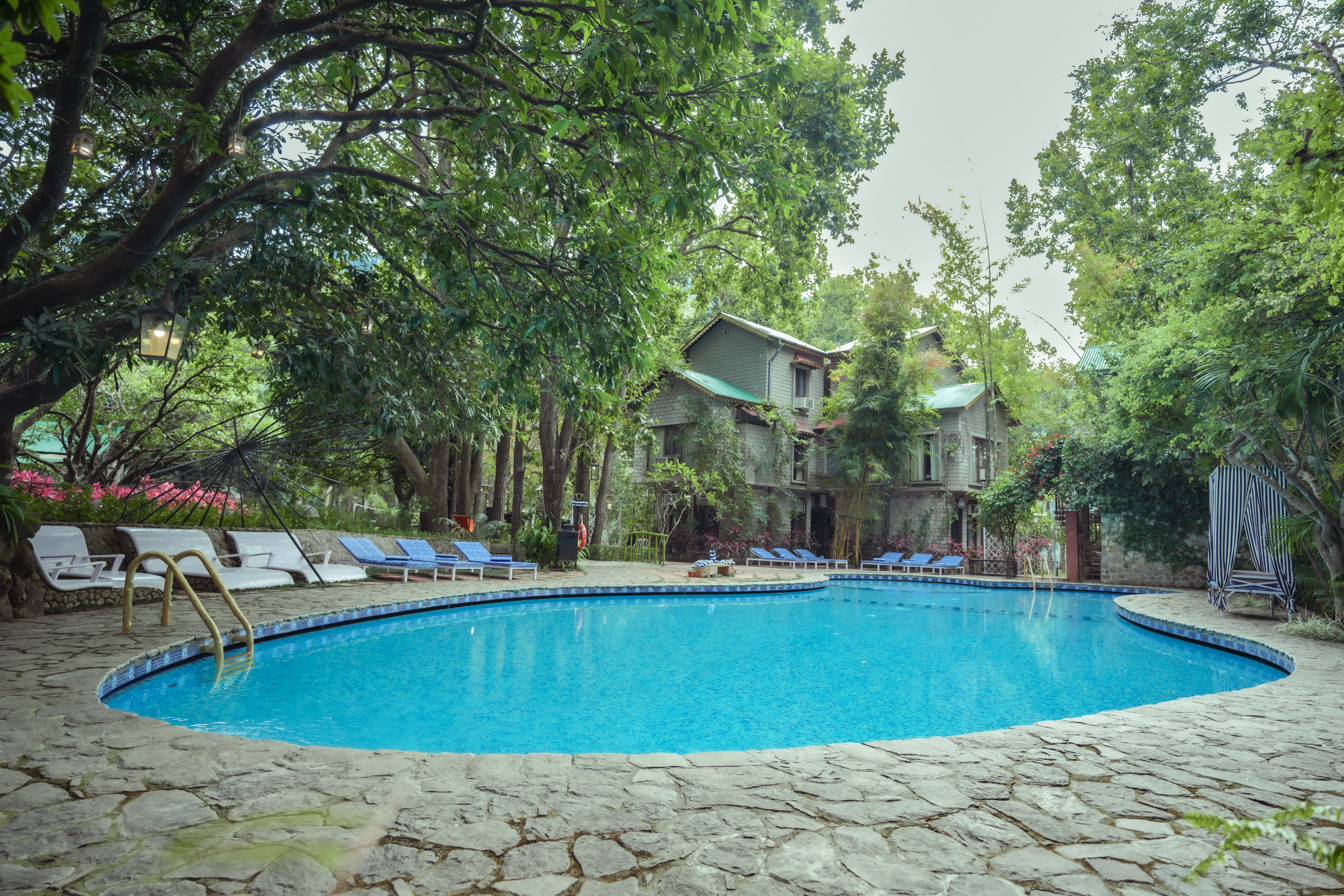 Corbett The Den Riverview Resort & Pet Friendly - Tap to explore photos