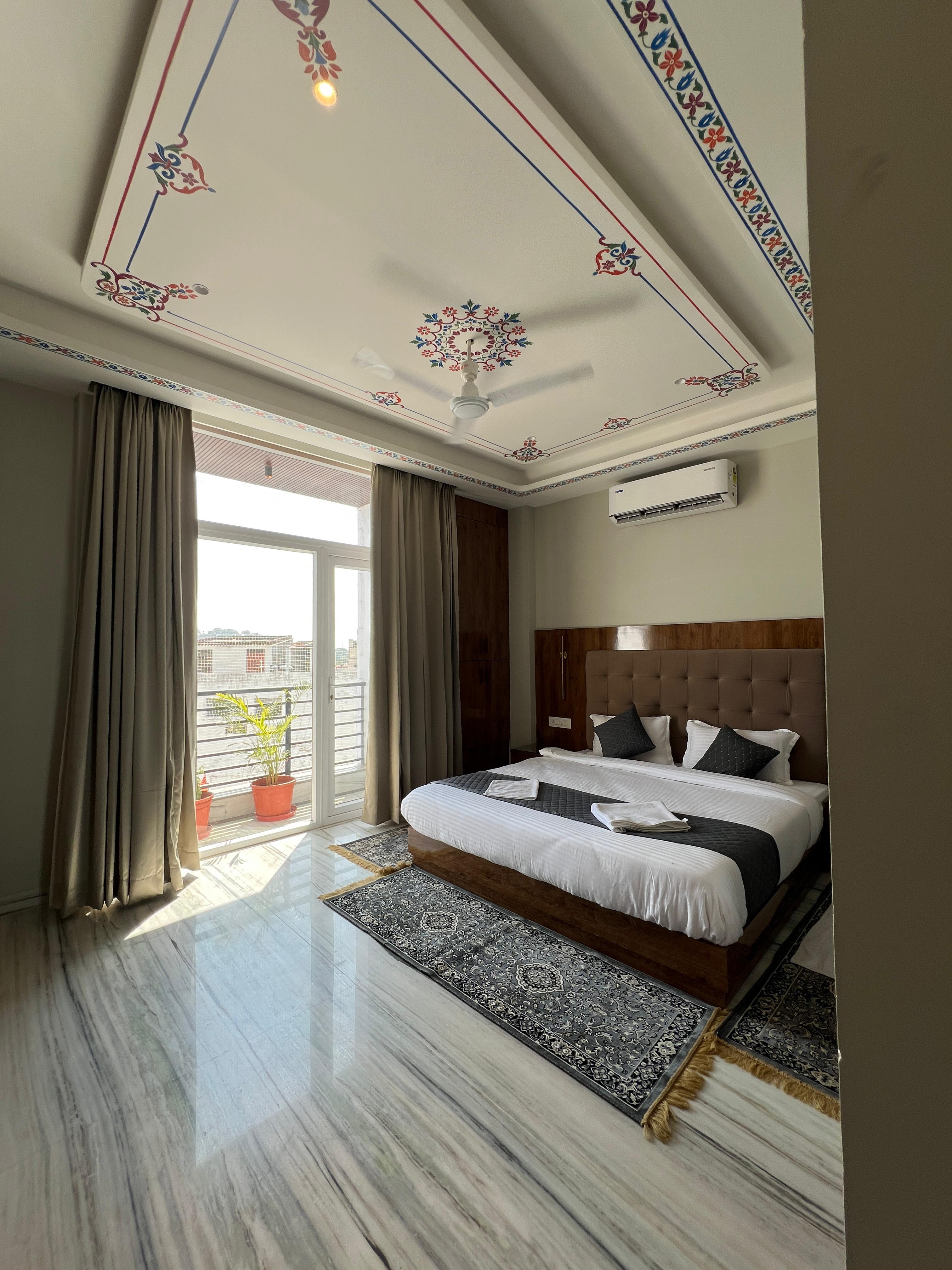 Hotel Pushp Sara  Lake View - Tap to explore photos