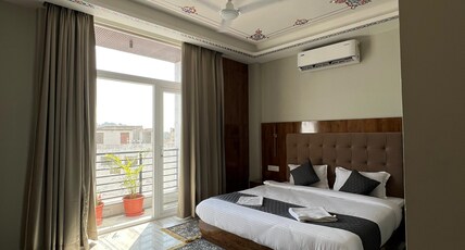 Hotel Pushp Sara  Lake View Room Type - Double Bed Deluxe Room