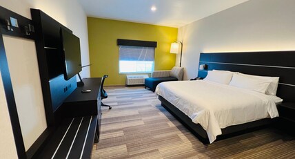 Holiday Inn Express & Suites SALINAS Room Type - 1 Bedroom Suite