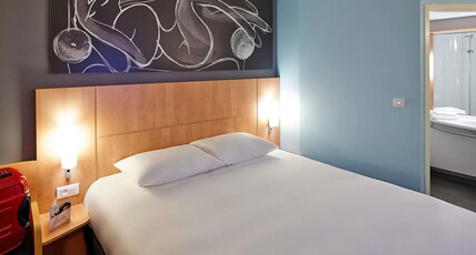 Ibis Les Herbiers Room Type - Standard Room with 3 single beds