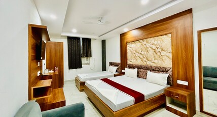 Riya Raushan Hotel & Resort Room Type - Deluxe Triple Bed Room Riya Raushan Hotel & Resort Room Type - Deluxe Triple Bed Room