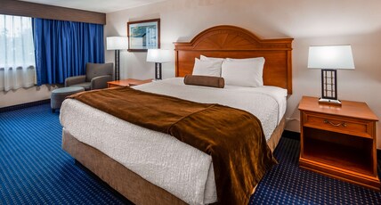 Best Western Valdez Harbor Inn Room Type - 1 King Bed, Non-Smoking, Business Class, Microwave, Refrigerator, Full Breakfast Best Western Valdez Harbor Inn Room Type - 1 King Bed, Non-Smoking, Business Class, Microwave, Refrigerator, Full Breakfast
