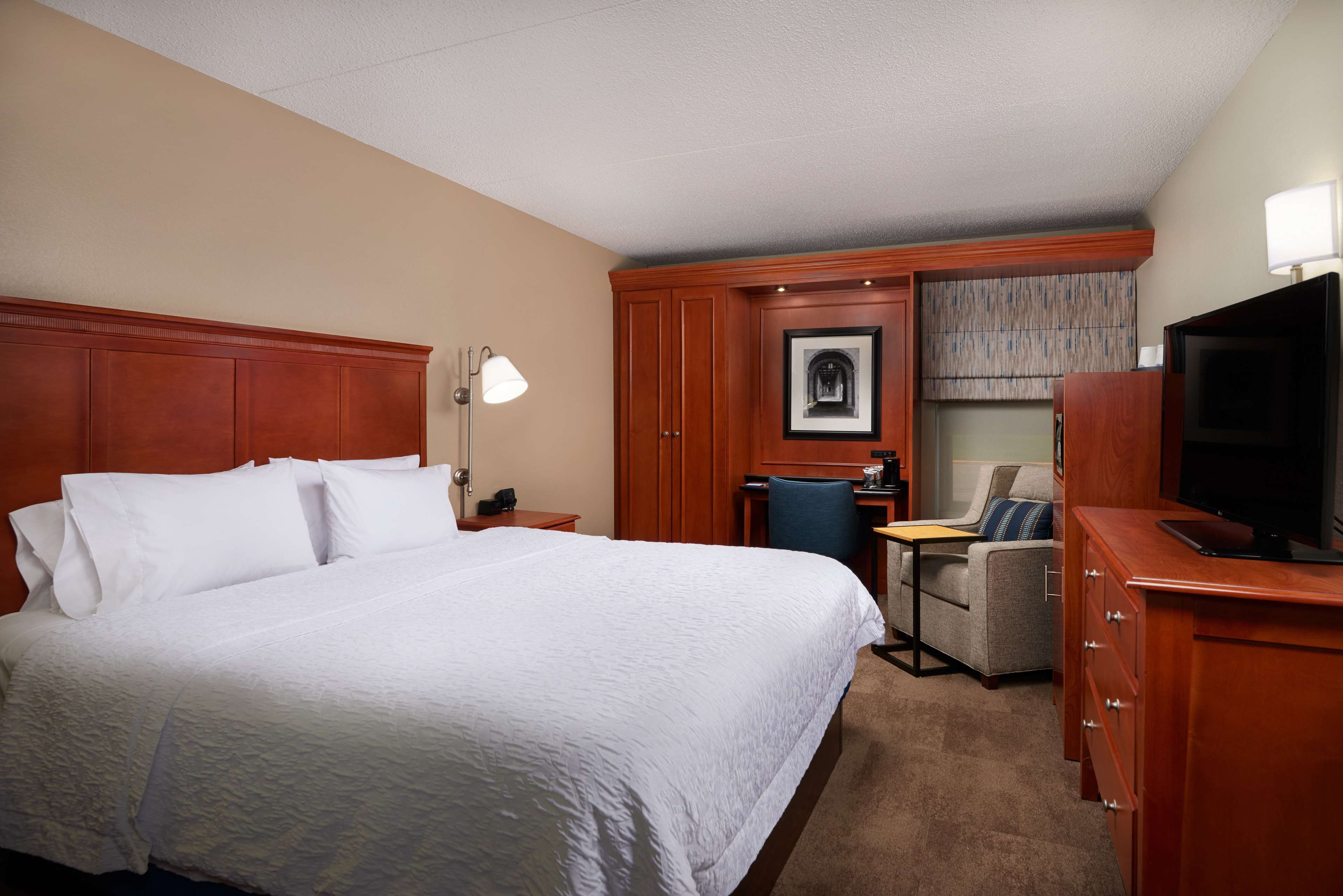 HAMPTON INN ANN ARBOR SOUTH - Tap to explore photos