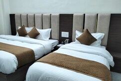 Address of Hotel new trikuta inn
