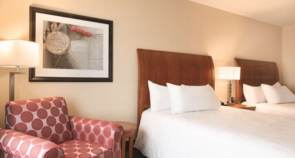 Hilton Garden Inn Akron Canton Airport Room Type - 2 QN ACC RM ROLLIN SHWR