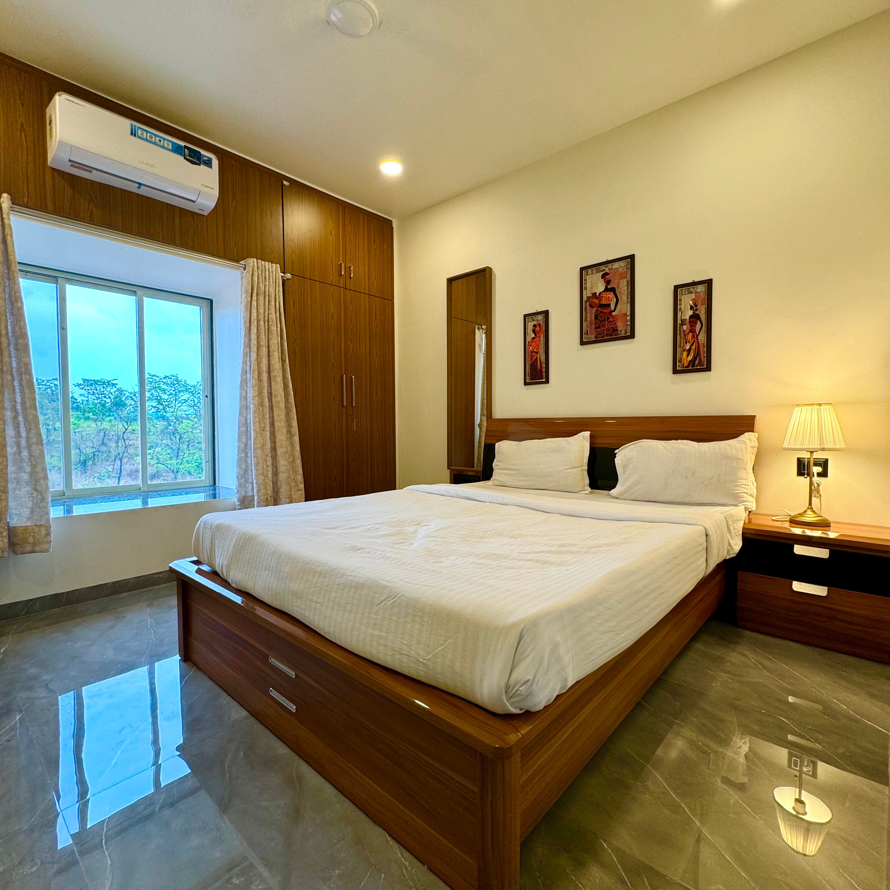 Hotel Sadhana Executive - Tap to explore photos