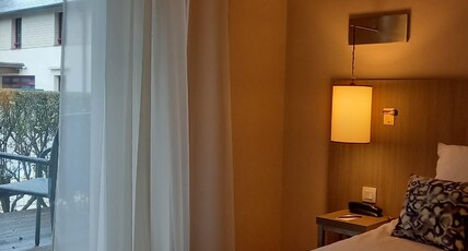 Mercure Dinan Port Le Jerzual Room Type - Standard Room with king-size bed and balcony