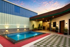 Cozy 2 BR with Private Pool near Hyatt