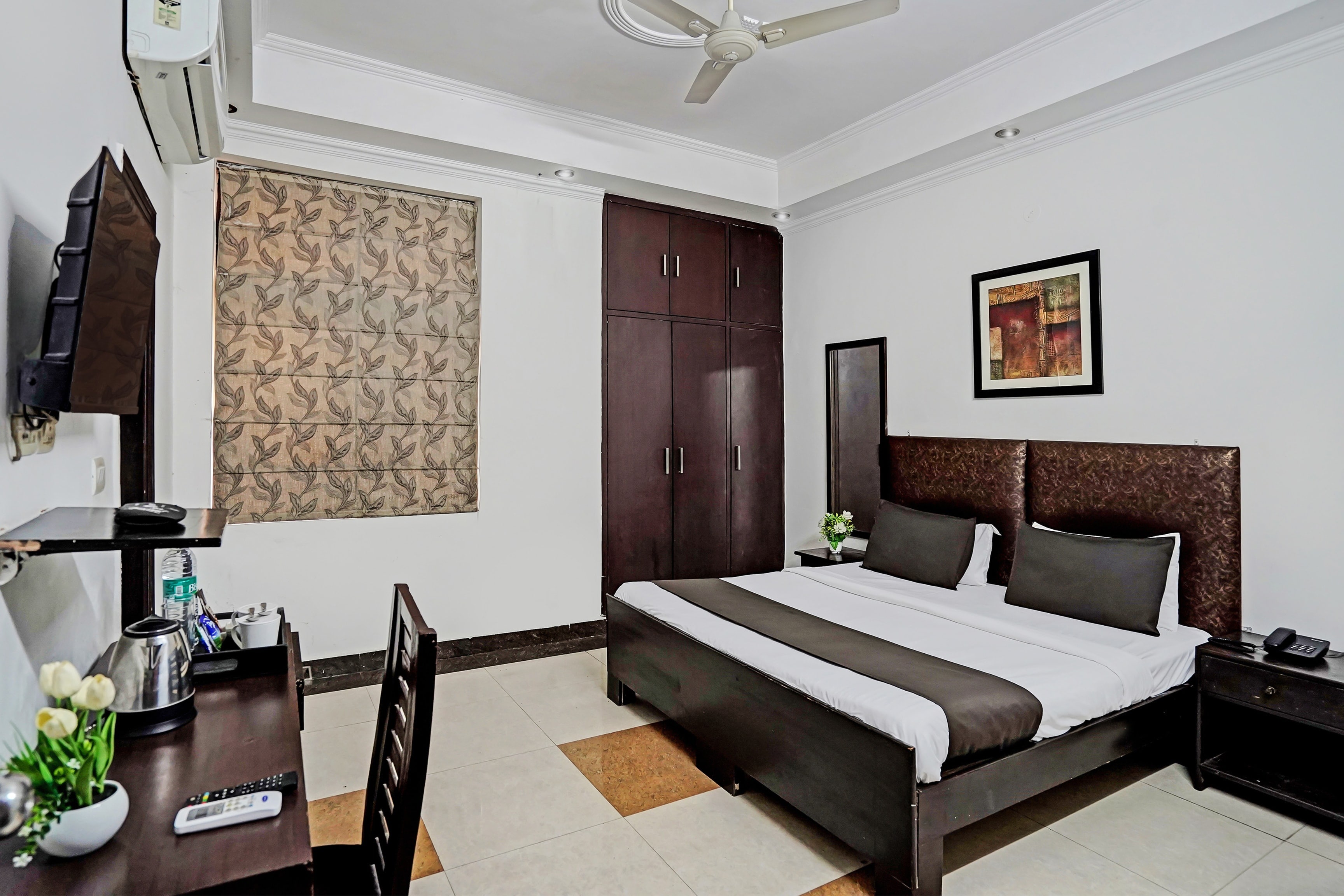 Hotel O Diamond Stays Near ISKCON Temple Noida - Tap to explore photos