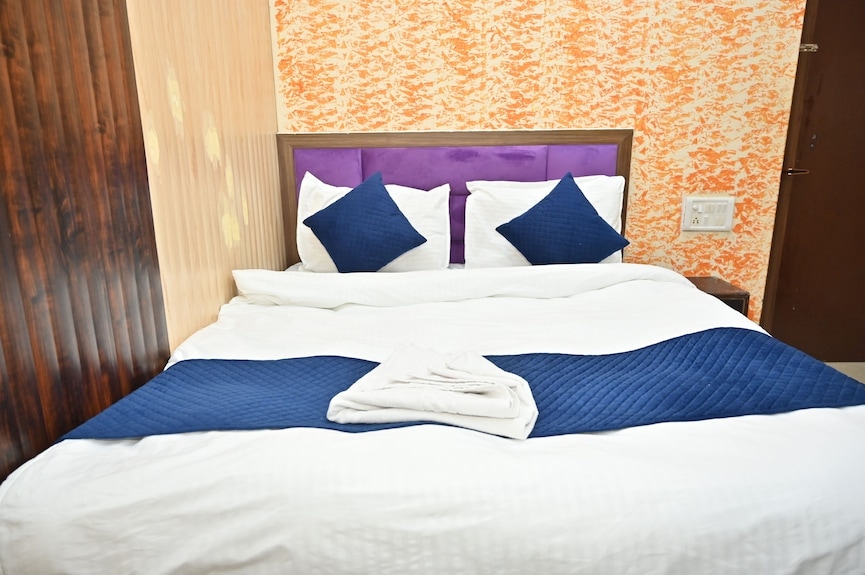 A.D Residency 800 metres from taj mahal - Tap to explore photos