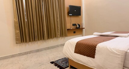 The Classic Crowns Room Type - Deluxe Bedroom
