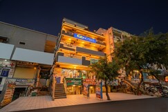 FabHotel VK Luxury Room's - Nr. UMCC Shahpur, Jeedimetla