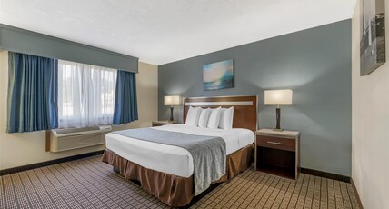 Best Western Maritime Inn Room Type - Accessible - 1 King, Mobility Accessible, Bathtub, Work Desk, Microwave And Refrigerator, Wi-Fi, Non Best Western Maritime Inn Room Type - Accessible - 1 King, Mobility Accessible, Bathtub, Work Desk, Microwave And Refrigerator, Wi-Fi, Non