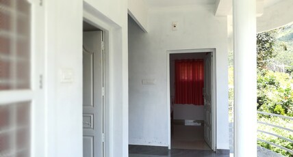 Kanthalloor Snow White Holiday Homes Room Type - Large Family Room