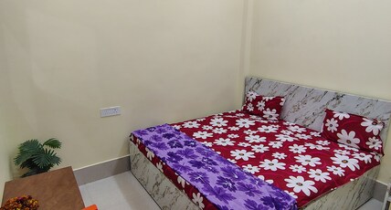 Shri Ladli Krishna Kunj Homestay Near Ram Mandir Ayodhya Room Type - Deluxe Family Room