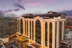 Arison Luxury (10 mins drive to airport)