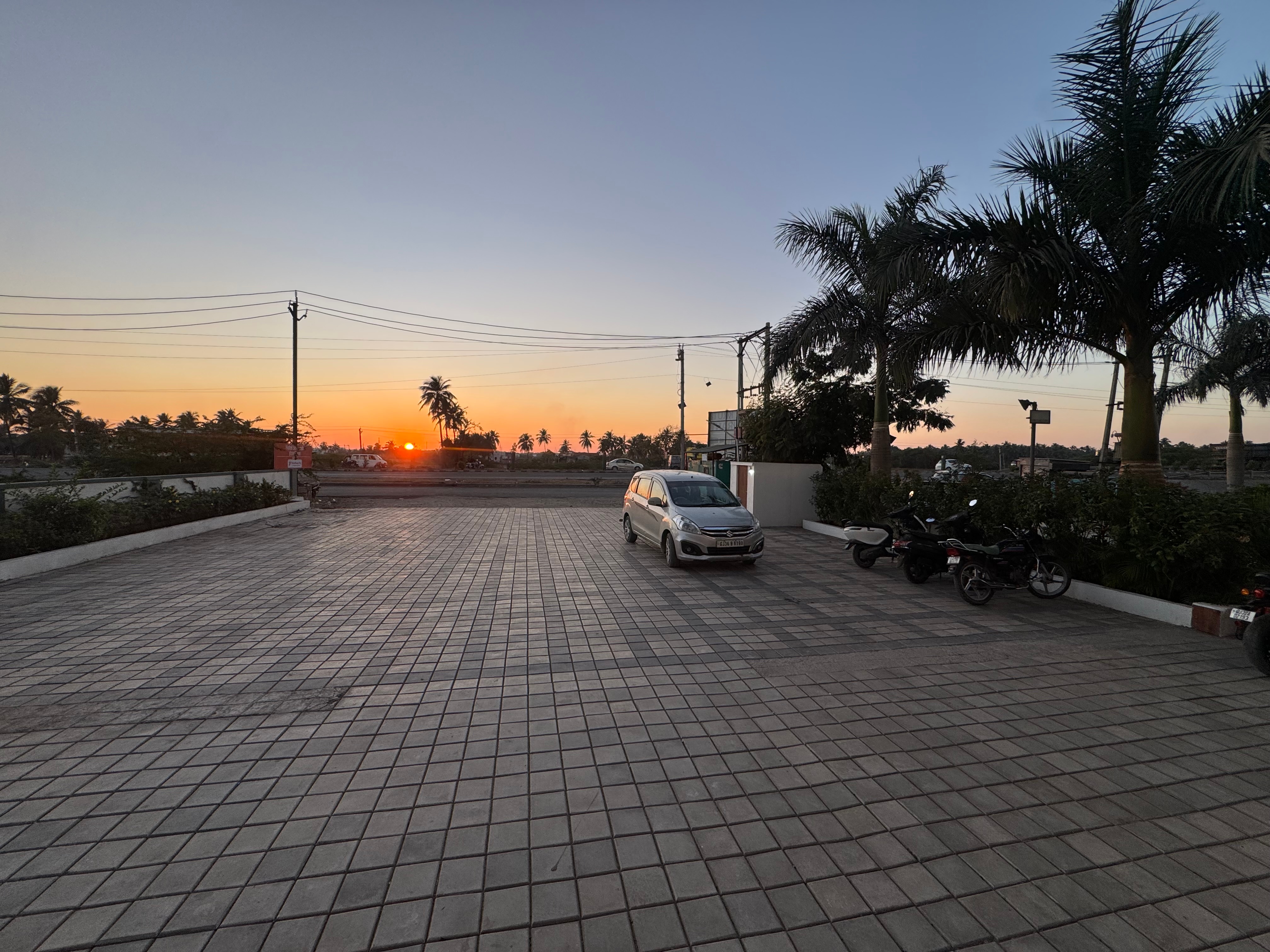Hotel Shivansh Somnath - Tap to explore photos