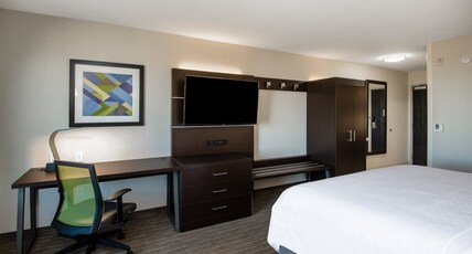 Holiday Inn Express Hotel & Suites Yuma Room Type - 1 King Standard Communications Mobility Accessible