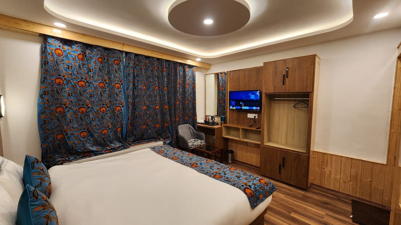 The Cedar - Tap to explore photos