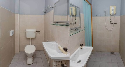 OYO Qish Hotel Banda Kaba Room Type - Standard Twin