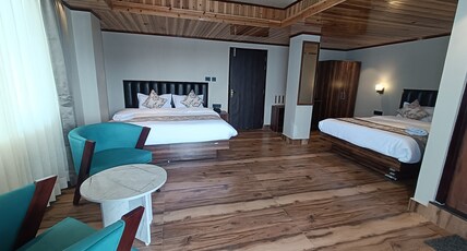 Tharchin Retreat Room Type - Family Room with Kanchenjunga View