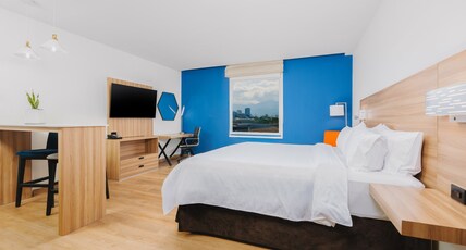 Holiday Inn Express TEGUCIGALPA Room Type - 1 King Suite