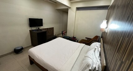 Saffron Suites Room Type - Deluxe Room