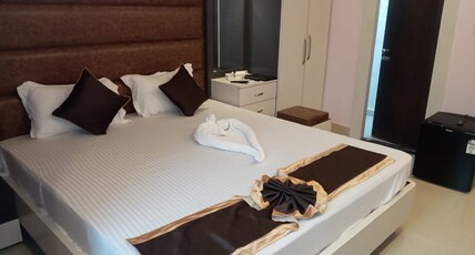 M JAC INTERNATIONAL Room Type - Executive Room with Front Side Balcony