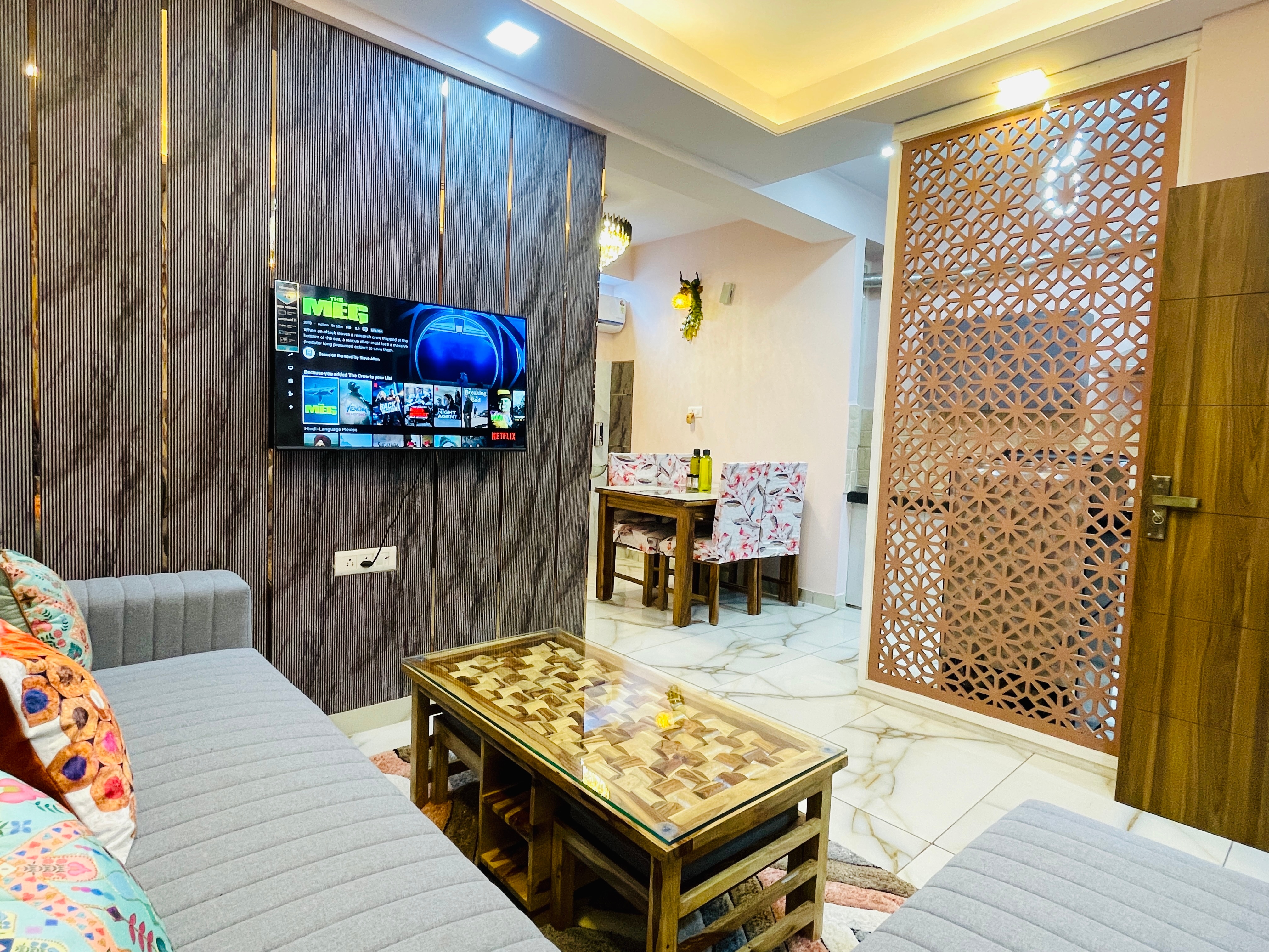 AIRPORT FLMAINGO LUXURY APARTMENT - Tap to explore photos