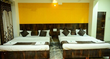 Hotel Sachidanand Room Type - Deluxe 4 Bed AC