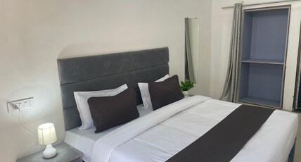 The Regal Inn | Near Vishwanath Temple Room Type - Budget Room 