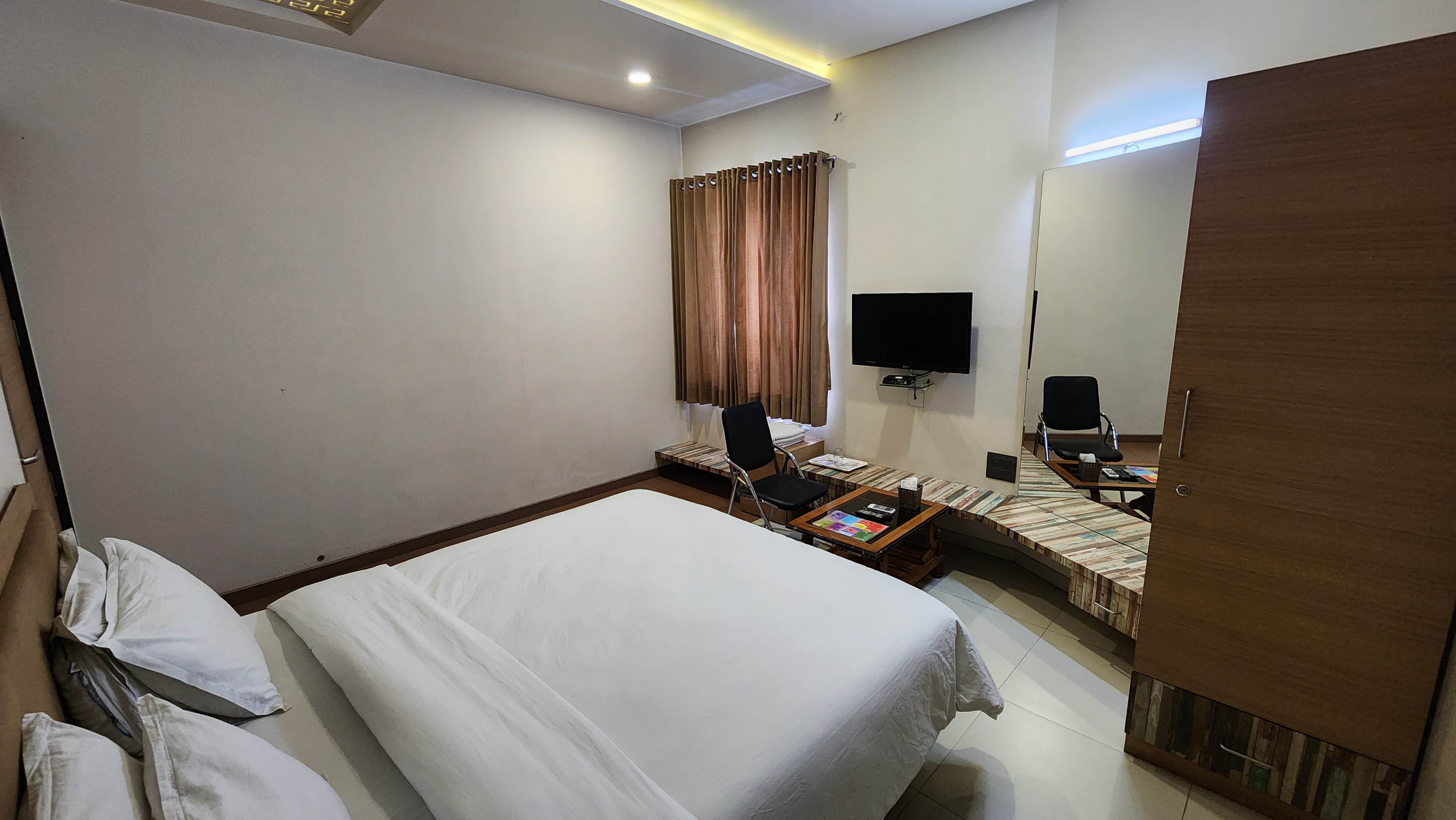 HOTEL HILAL AND GUEST HOUSE - Tap to explore photos