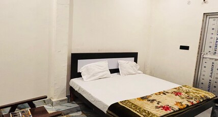 Karuna Nidhan Home Stay Room Type - Deluxe Room 102