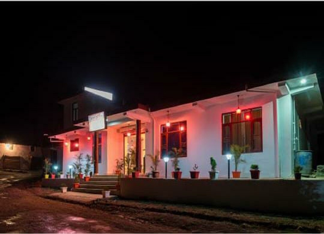 HillTop Hotel - Tap to explore photos