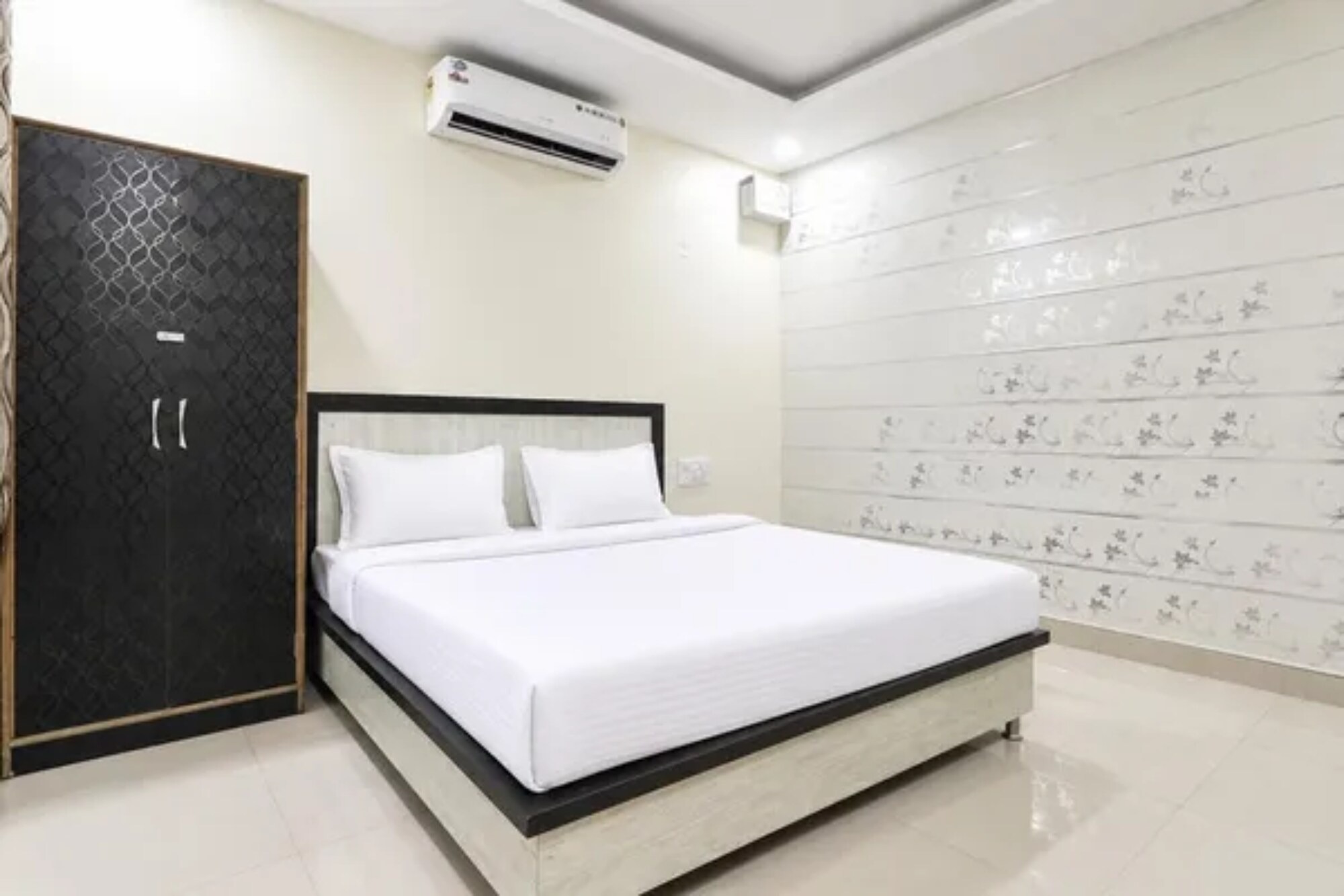 FabHotel Samrat Jawahar Nagar - Tap to explore photos