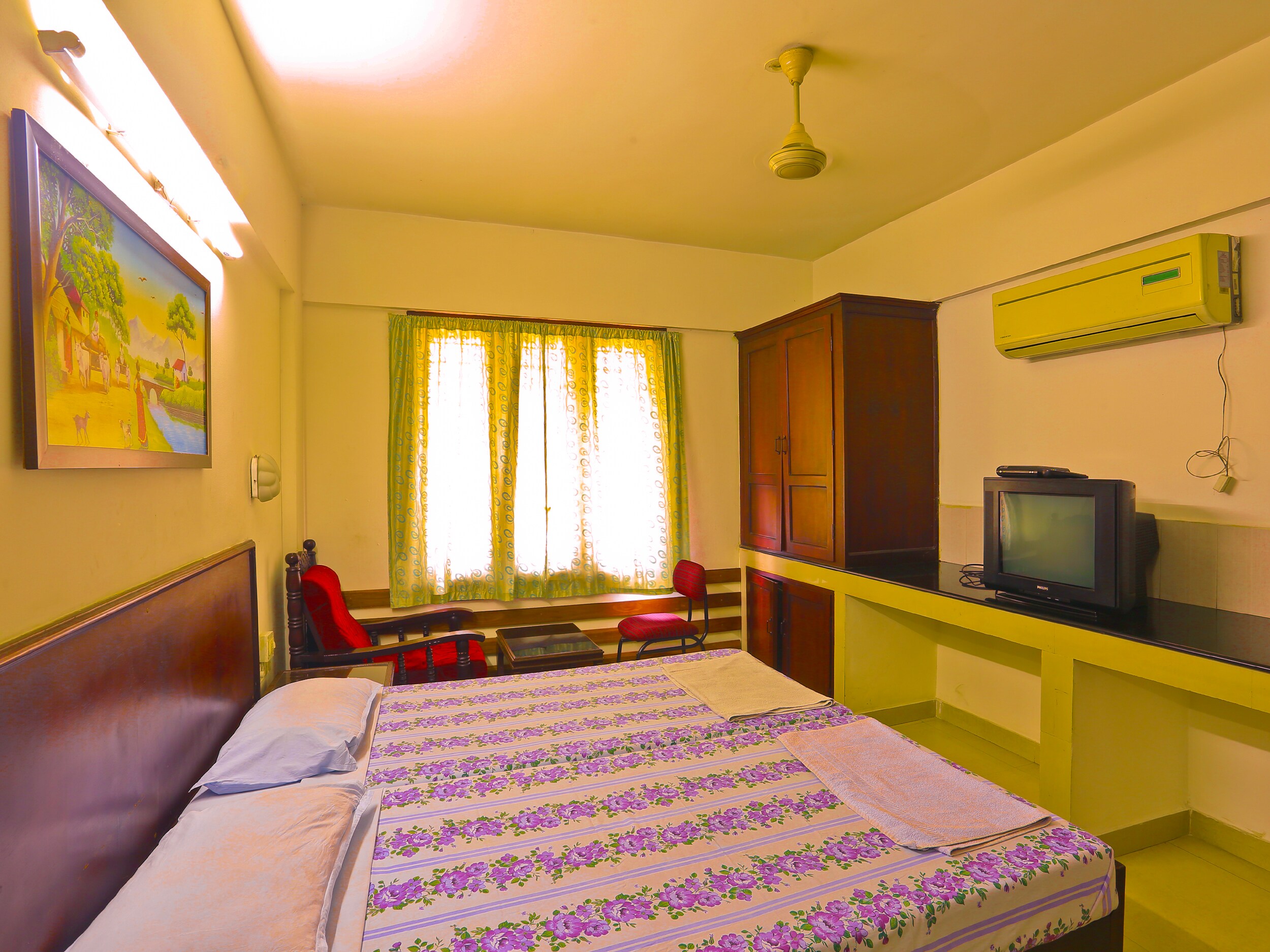 Hotel Equator - Tap to explore photos