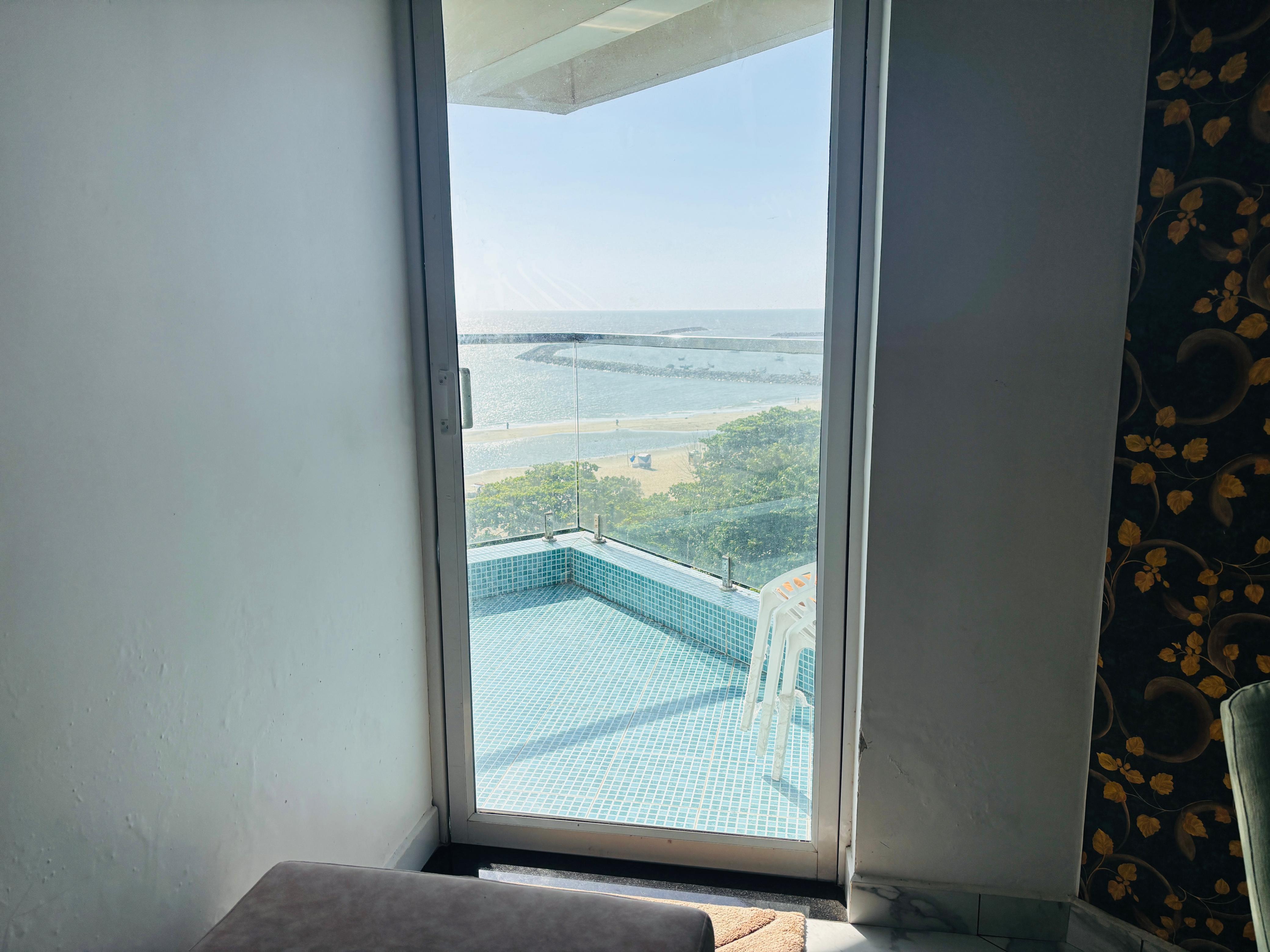 La Aura Retreat - Beach Facing 3BHK Apartment - Tap to explore photos