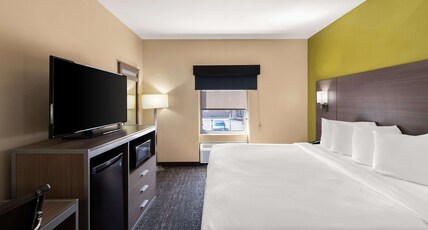 Best Western Adena Inn Room Type - 1 King Bed, Non-Smoking, High Speed Internet Access, Microwave And Refrigerator, Coffee Maker, Haird Best Western Adena Inn Room Type - 1 King Bed, Non-Smoking, High Speed Internet Access, Microwave And Refrigerator, Coffee Maker, Haird