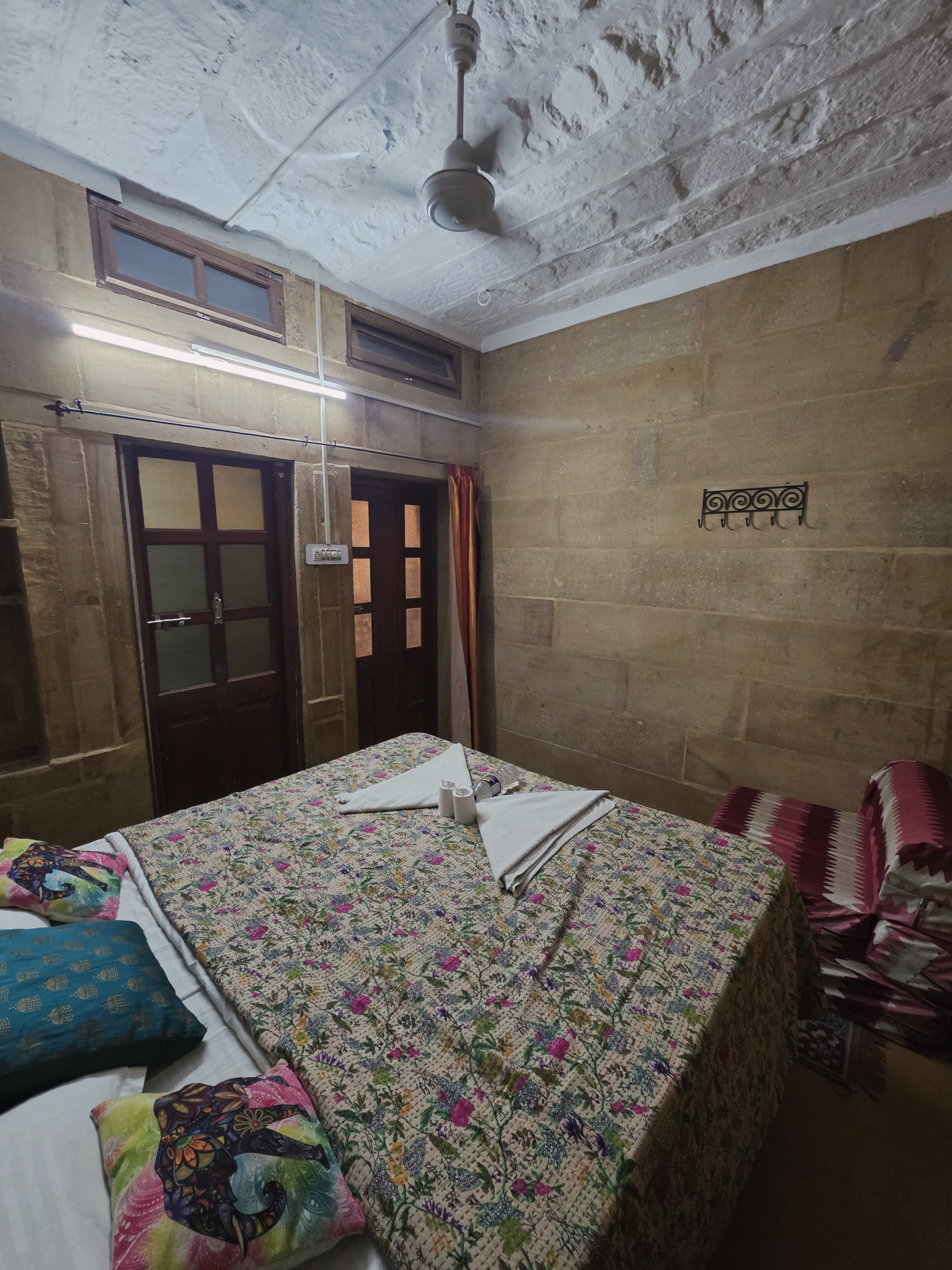 Hotel Oasis Haveli - Tap to explore photos