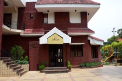 Hotel Little Chef near Kanpur District Court