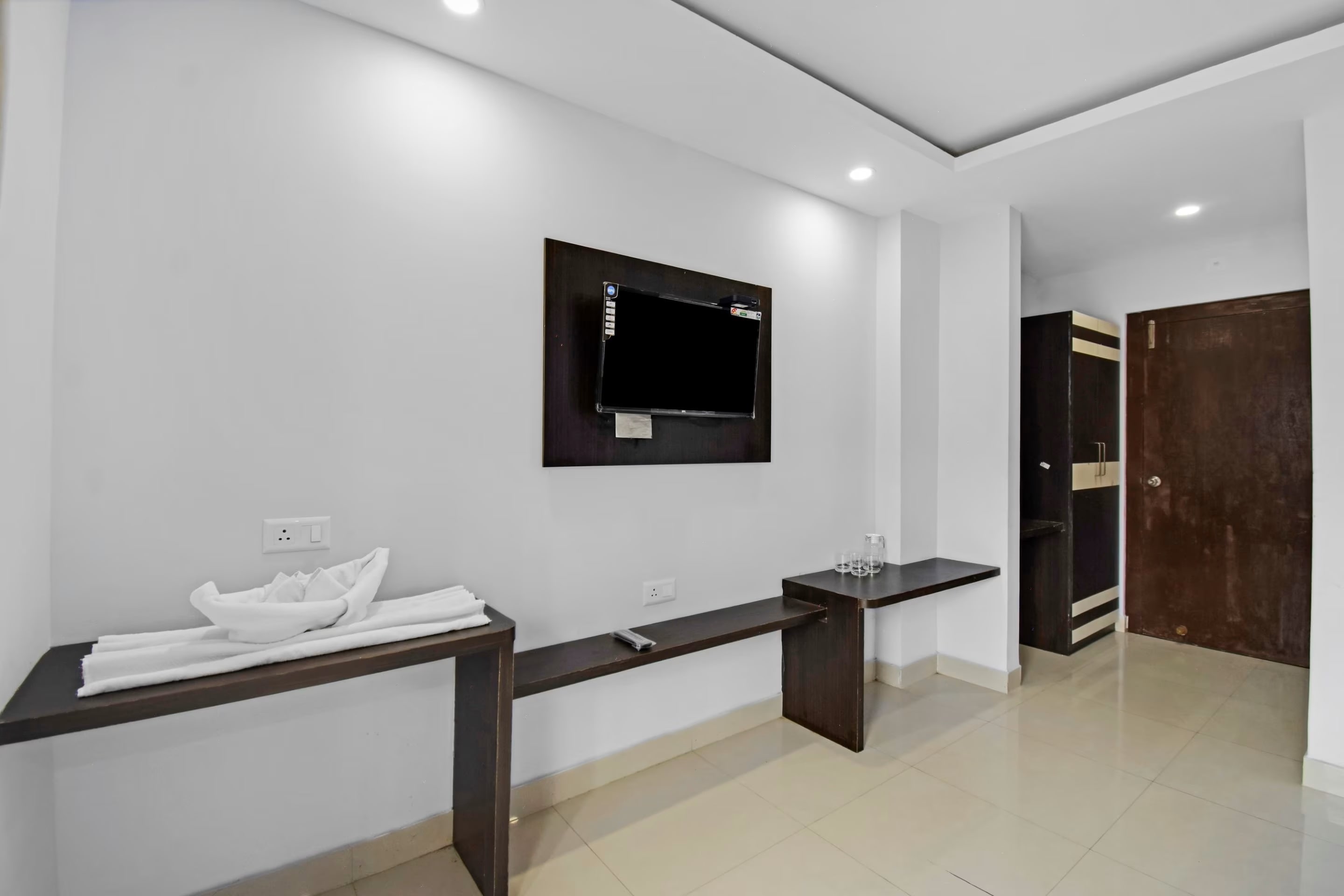 HOTEL TARA, 400mtrs From Puri Railway Station - Tap to explore photos