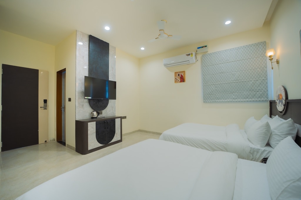 Hotel Shyam Dwar at Toran Dwar - Tap to explore photos