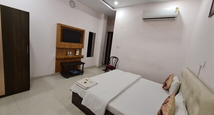 RAHUL INN Room Type - Deluxe AC