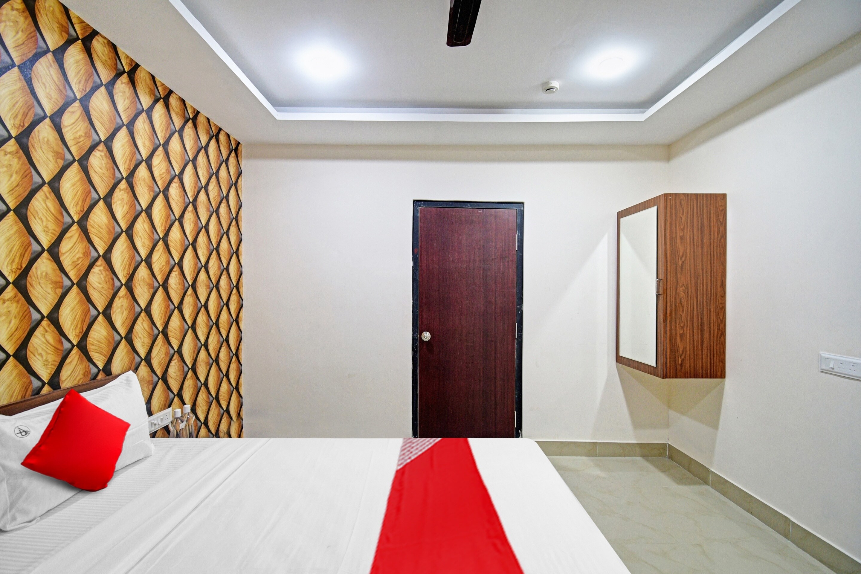 Hotel O ASHIRBAD PALACE - Tap to explore photos