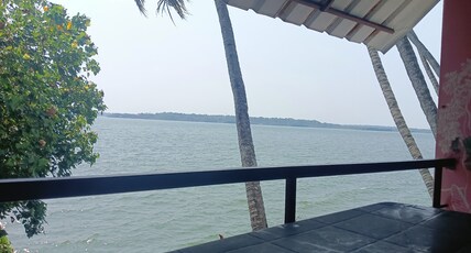 Santa Maria Hostel Munroe Island Room Type - Lake View AC Room with Balcony